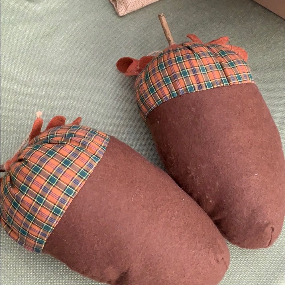 Acorn Pillows 🍂